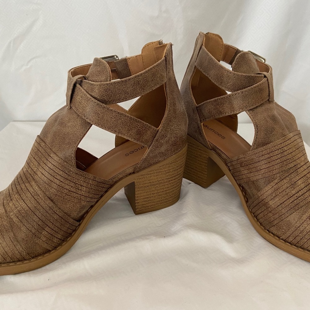 Maurice’s open side ankle bootie size 9